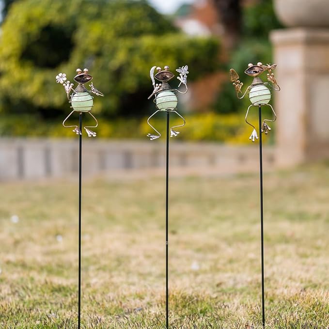 3 Pack Decorative Garden Stakes,Frog Waterproof Metal Spring Decor,Outdoor Decorations Yard Art Garden Stakes for Patio Yard Porch Decor