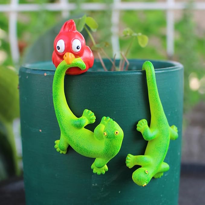 Set of 2 Funny Bird Catching Gecko Figurines Flower Pot and Vase Hugger, Resin Lizard Statue Garden Planter Pot Decorations, Terrarium Edge Hanger Ornaments