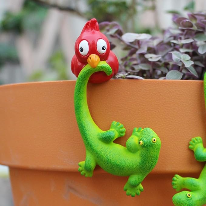 Set of 2 Funny Bird Catching Gecko Figurines Flower Pot and Vase Hugger, Resin Lizard Statue Garden Planter Pot Decorations, Terrarium Edge Hanger Ornaments