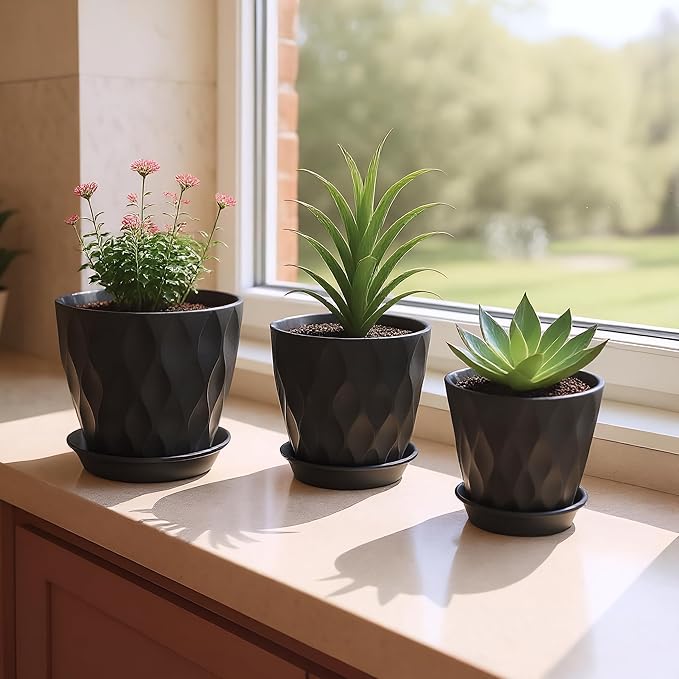 7/6.5/6/5.5/5/4.5/4 inch Plastic Plant Pots, 7 Pack Flower Planter for Indoor Outdoor Plant, Planters with Drainage Holes and Trays (Black)