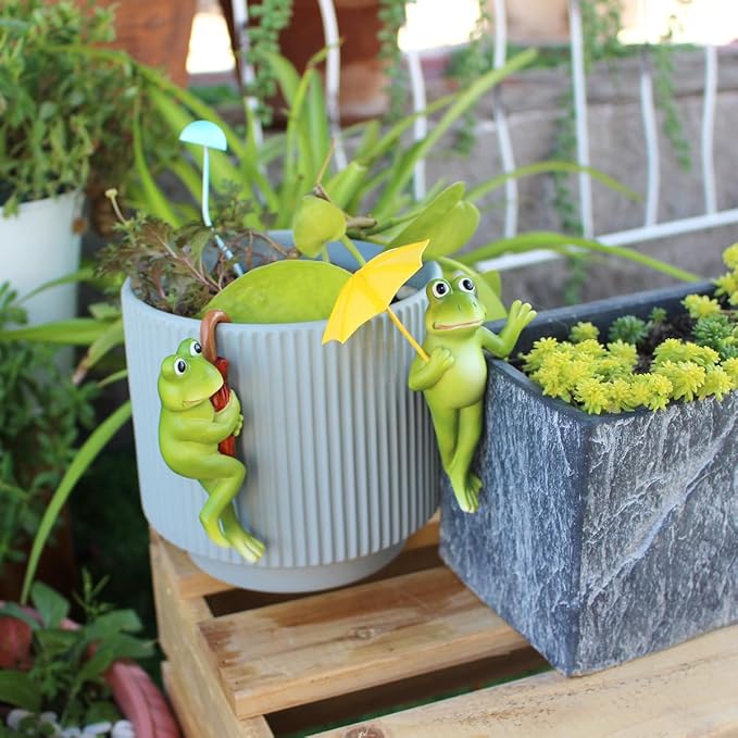 Set of 2 Funny Frog Statues Outdoor Flower Pot Hugger, Resin Hanging Frog Figurines Cute Climbing Animals Sculpture Plant Pot Decorations for Home Garden Patio Lawn Yard Ornaments (Holding Umbrella)