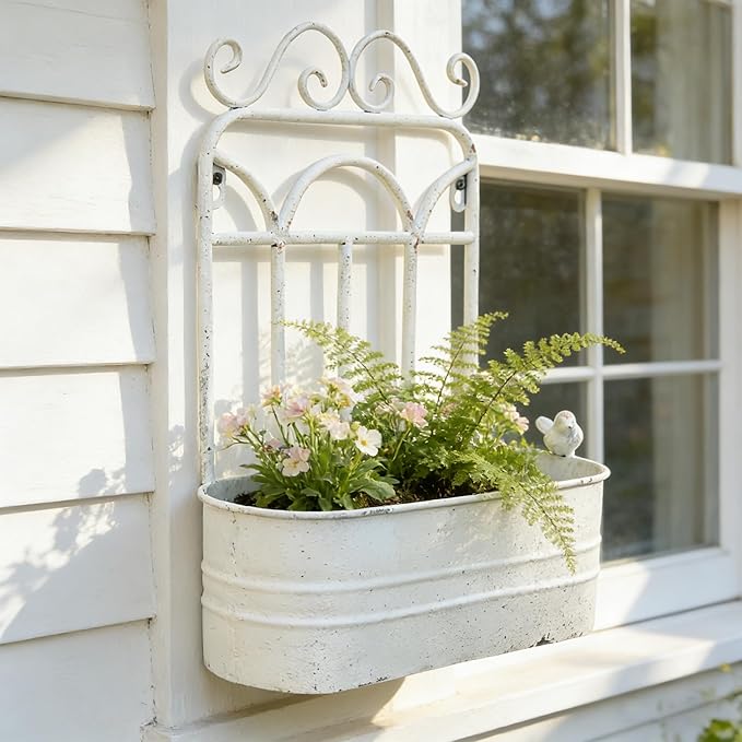 Rustic Metal Wall Planter Vintage Wall Mounted Flower Pot Distressed Wall Hanging Plant Basket Farmhouse Wall Decor for Indoor Outdoor Garden Home Yard (White)