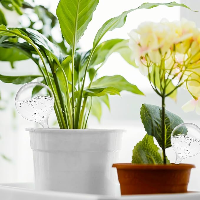20 PCS Clear Plant Watering Globes,Plastic Watering Bulbs,Self Watering Planter,Flower Automatic Watering Device for Plants Indoor,Outdoor,Flowerpot,Home Garden(Large,Medium,Small)