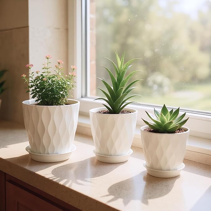 Flower Pots, 7/6.5/6/5.5/5/4.5/4 inch Plastic Plant Pots, 7 Pack Planter for Indoor Outdoor Plants, Nursery Planting Pot with Drainage Holes and Trays (White)
