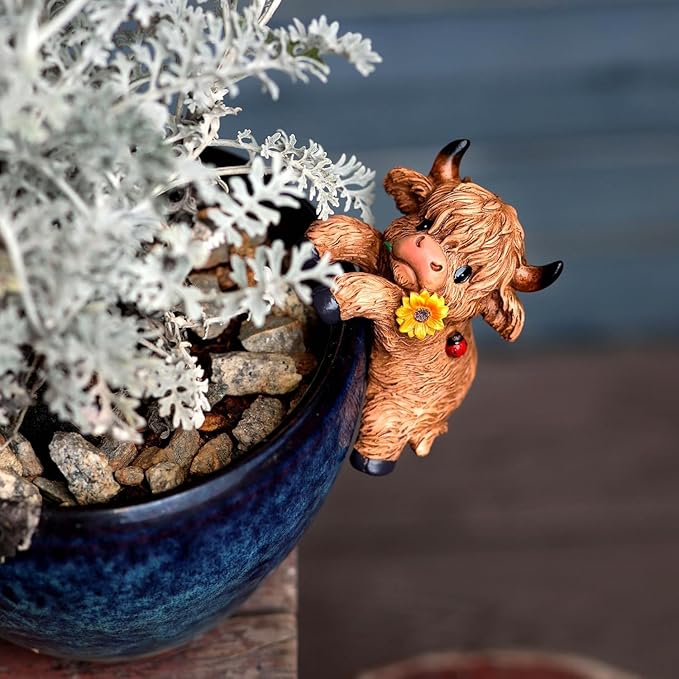CXYCzsbjCute Rock Climbing Highland Bull Statue Flowerpot Hugging Device, Resin Hanging Highland Bull Statue Outdoor Decorative Fence, Courtyard Lawn Garden Courtyard Decoration