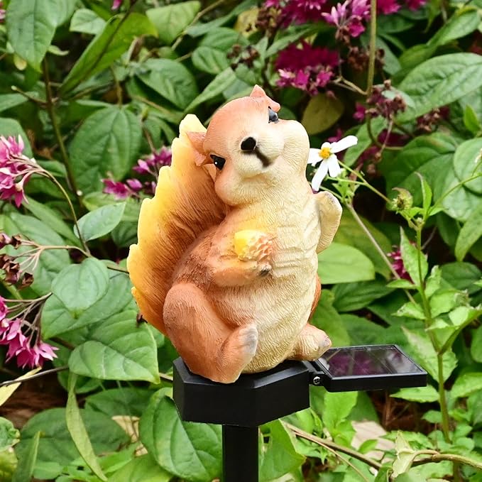 Squirrel Garden Decor Solar Lights Outdoor Decoration Pathway Stakes Decorative Statue Patio Yard Lawn Porch Cute Animal Figurines Resin Ornaments Waterproof Housewarming Gift