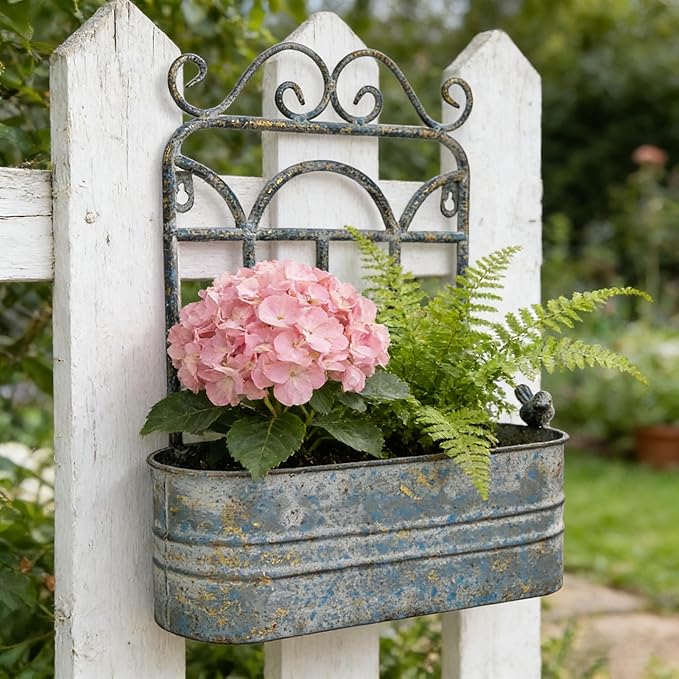 Rustic Metal Wall Planter Vintage Wall Mounted Flower Pot Distressed Wall Hanging Plant Basket Farmhouse Wall Decor for Indoor Outdoor Garden Home Yard (Gray)