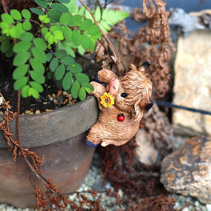 CXYCzsbjCute Rock Climbing Highland Bull Statue Flowerpot Hugging Device, Resin Hanging Highland Bull Statue Outdoor Decorative Fence, Courtyard Lawn Garden Courtyard Decoration