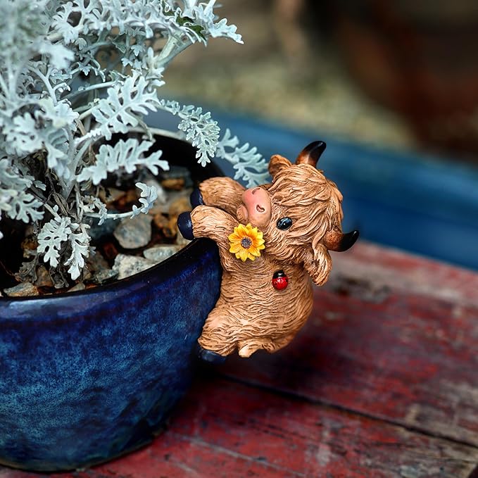 CXYCzsbjCute Rock Climbing Highland Bull Statue Flowerpot Hugging Device, Resin Hanging Highland Bull Statue Outdoor Decorative Fence, Courtyard Lawn Garden Courtyard Decoration